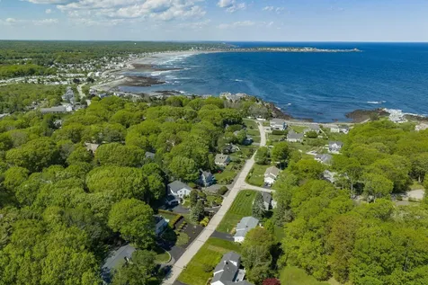 13 Wavecrest Drive York ME 03909