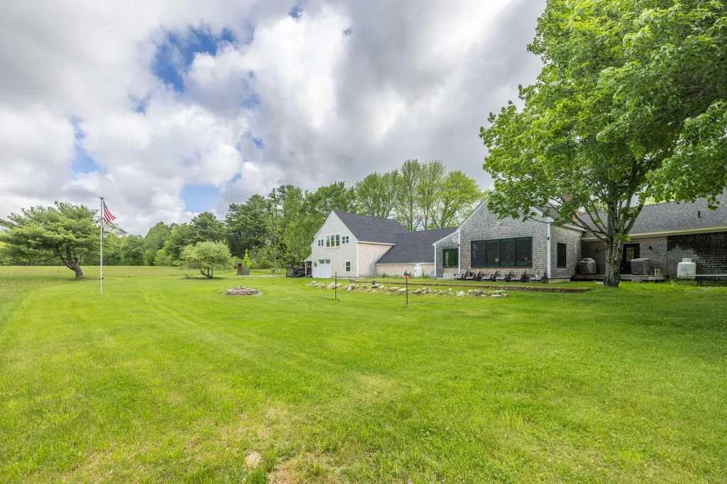 8 Simon Road Waldoboro ME 04572