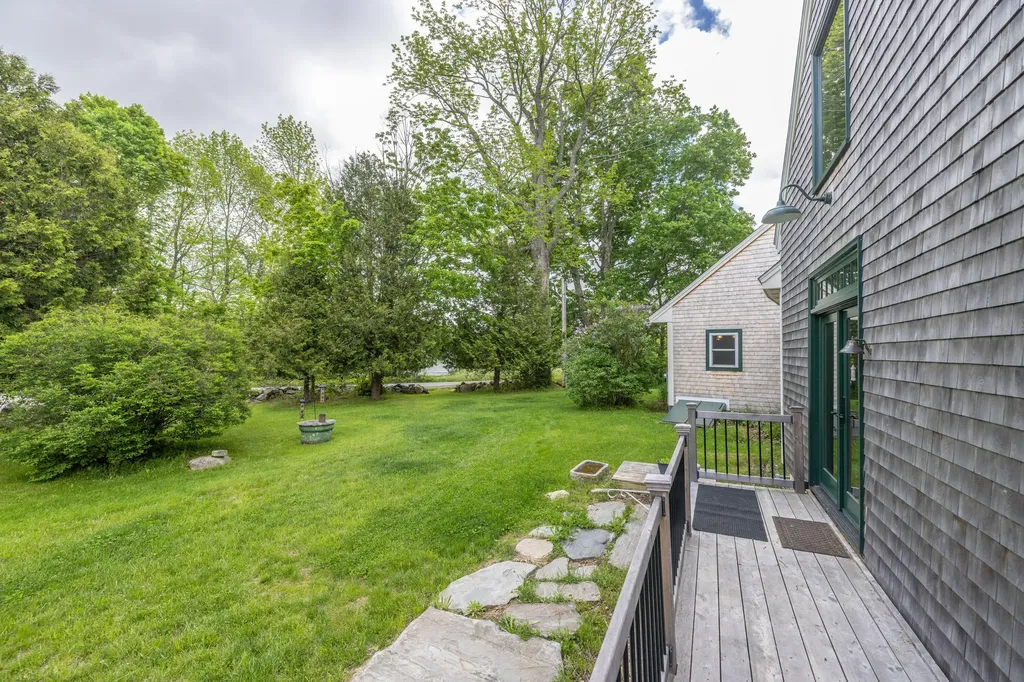 8 Simon Road Waldoboro ME 04572