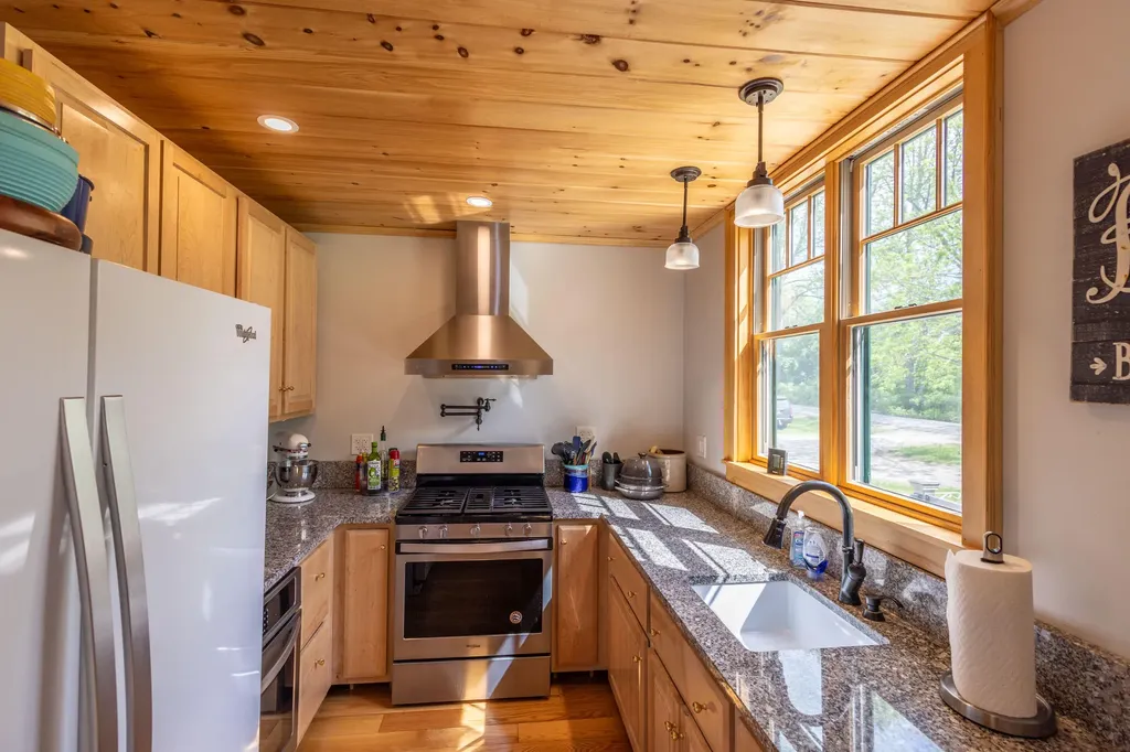 8 Simon Road Waldoboro ME 04572