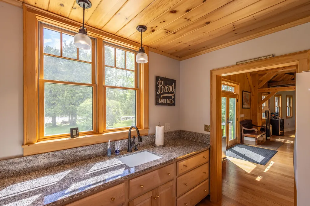8 Simon Road Waldoboro ME 04572