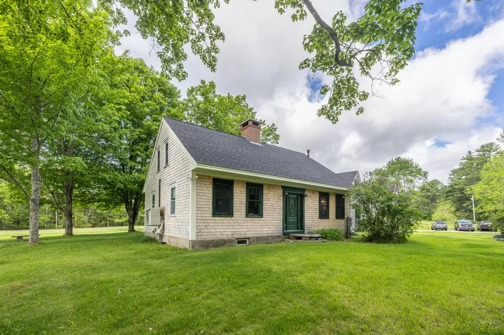 8 Simon Road Waldoboro ME 04572