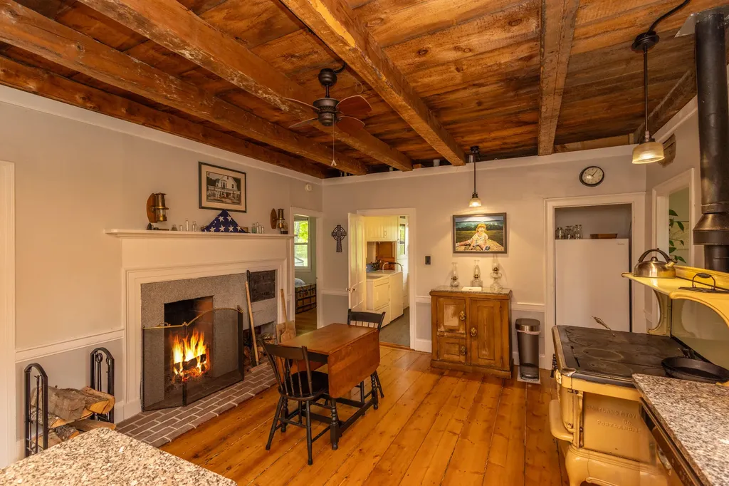8 Simon Road Waldoboro ME 04572