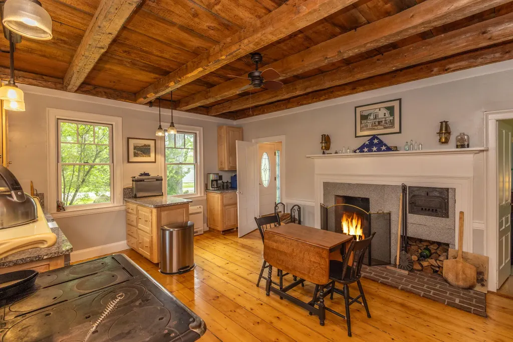 8 Simon Road Waldoboro ME 04572