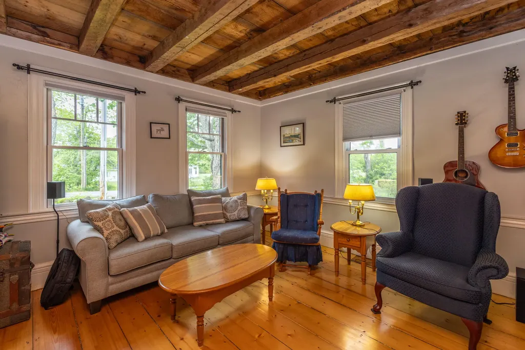 8 Simon Road Waldoboro ME 04572
