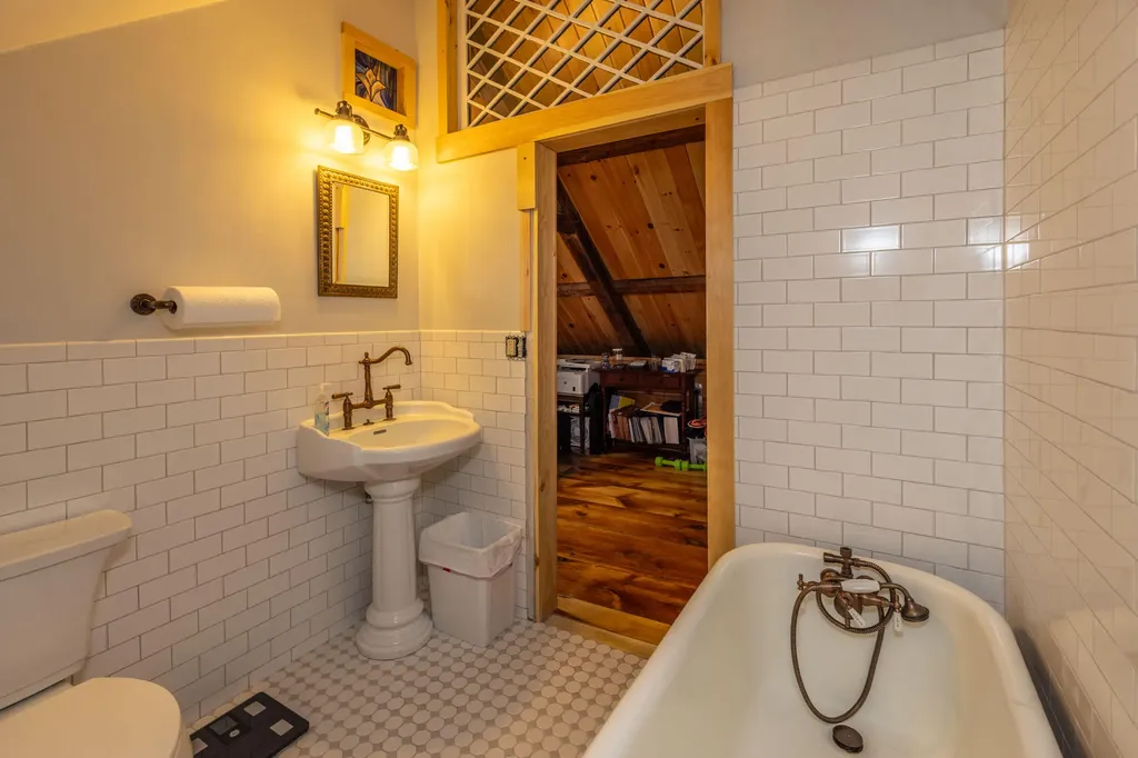 8 Simon Road Waldoboro ME 04572