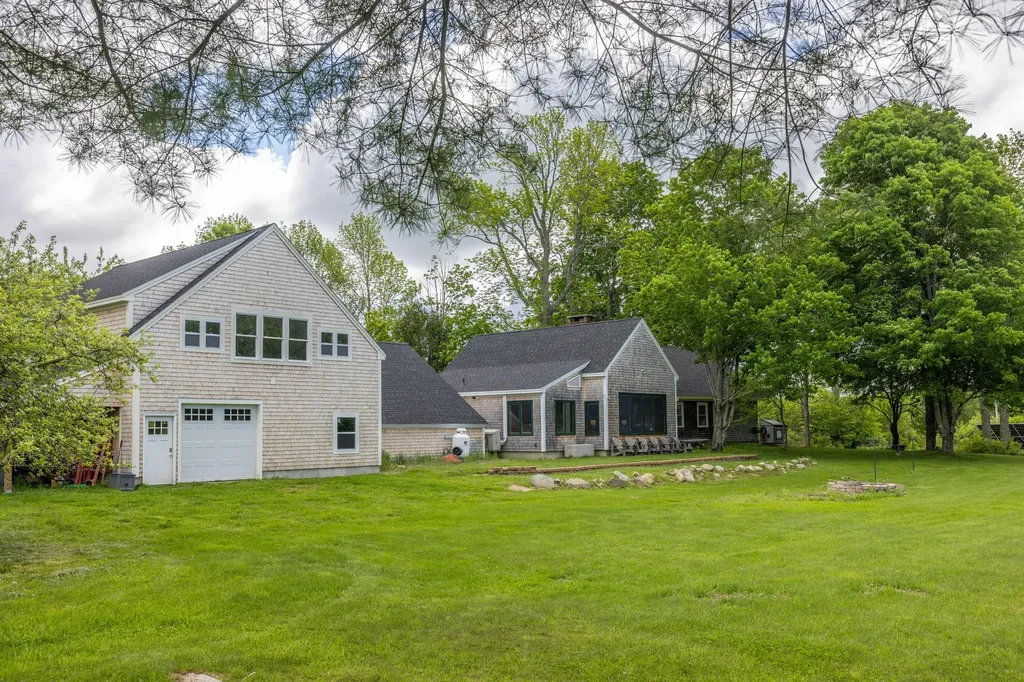 8 Simon Road Waldoboro ME 04572