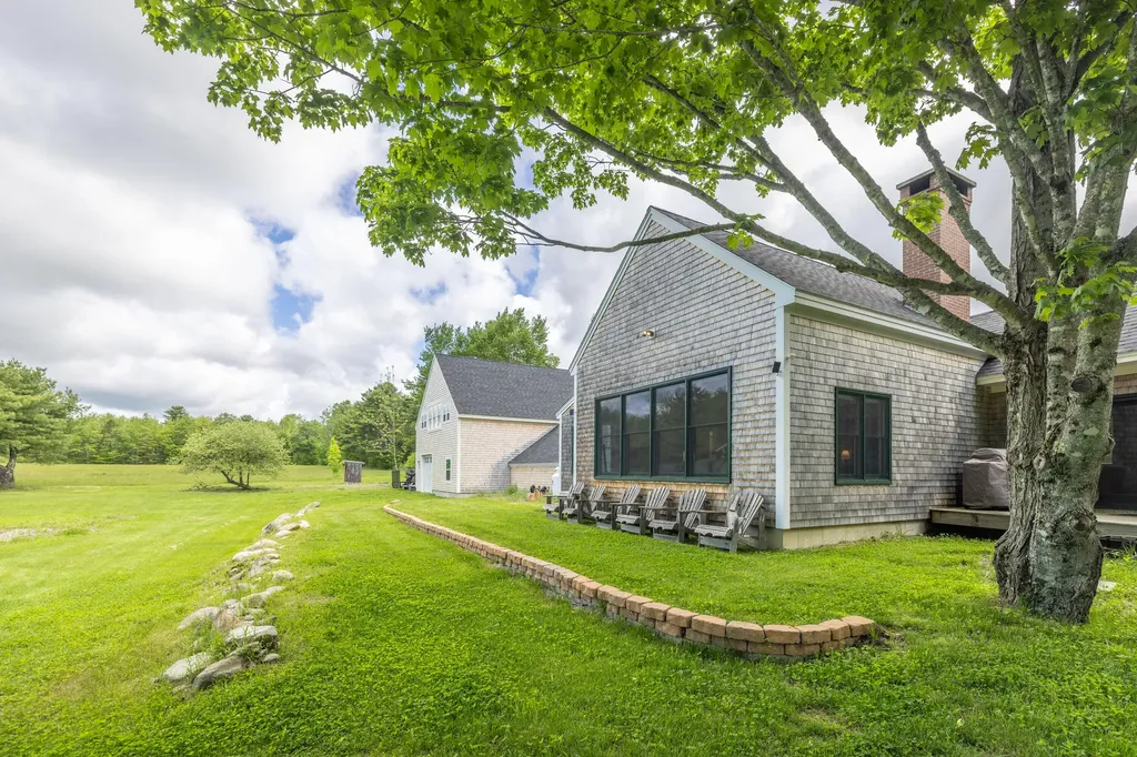8 Simon Road Waldoboro ME 04572