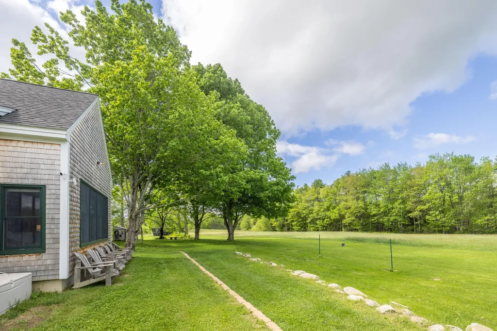 8 Simon Road Waldoboro ME 04572