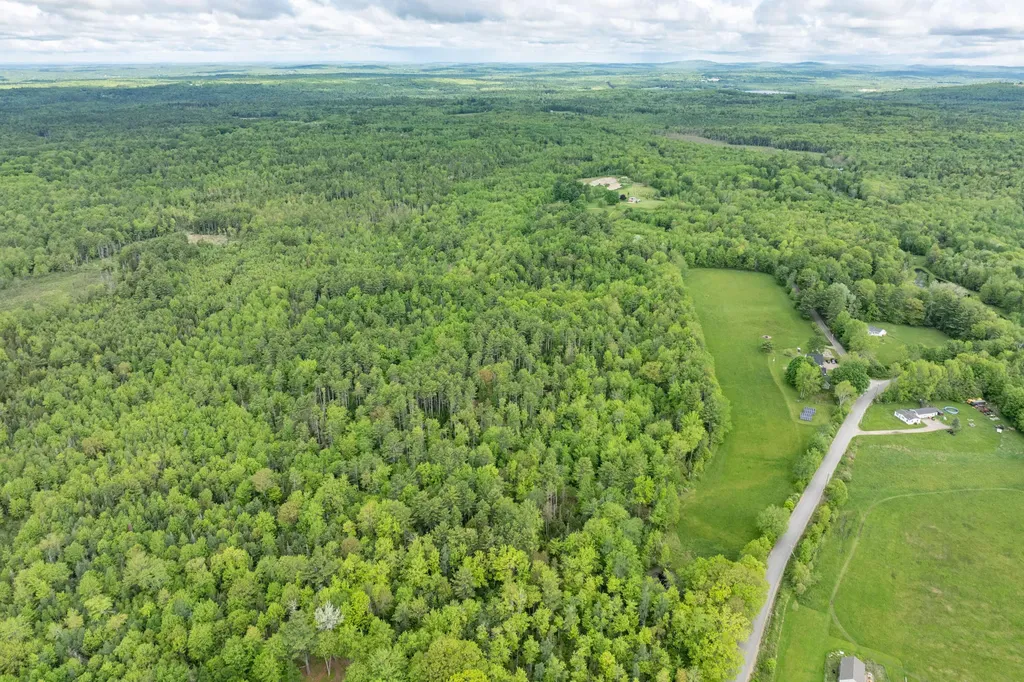 8 Simon Road Waldoboro ME 04572