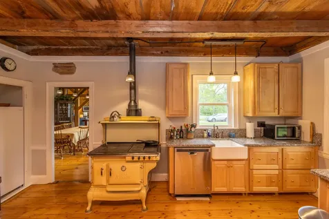 8 Simon Road Waldoboro ME 04572