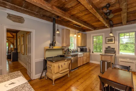 8 Simon Road Waldoboro ME 04572