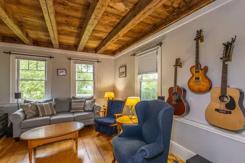 8 Simon Road Waldoboro ME 04572