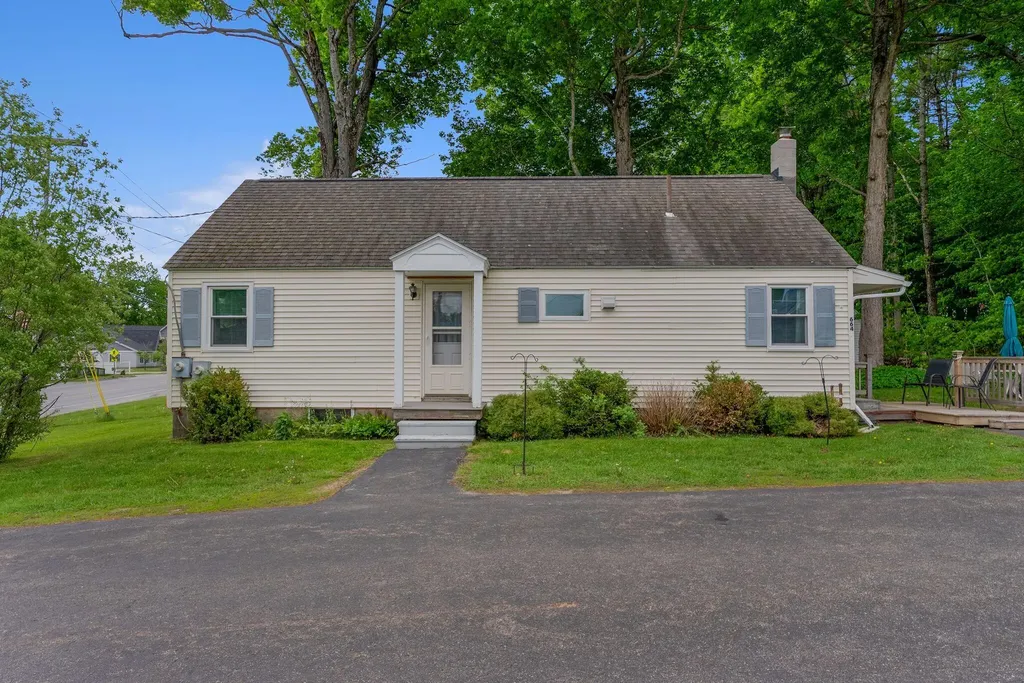 664 Maine Avenue Farmingdale ME 04344