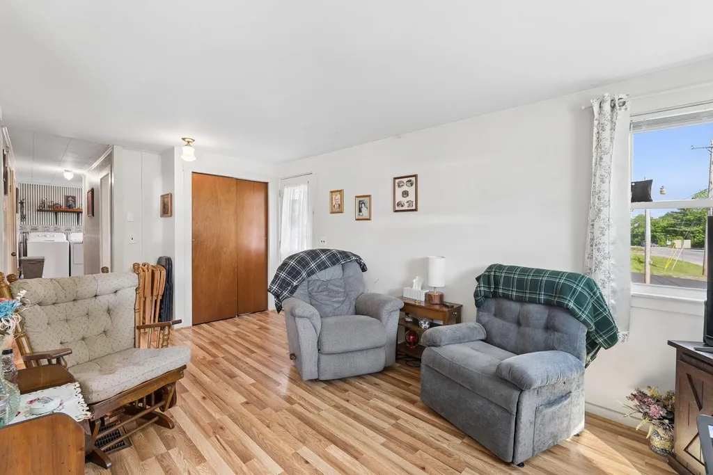 664 Maine Avenue Farmingdale ME 04344