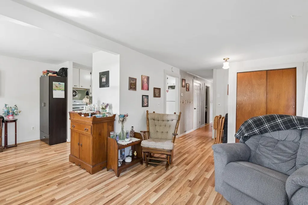 664 Maine Avenue Farmingdale ME 04344