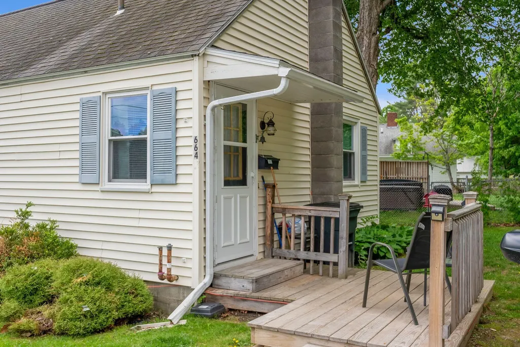 664 Maine Avenue Farmingdale ME 04344
