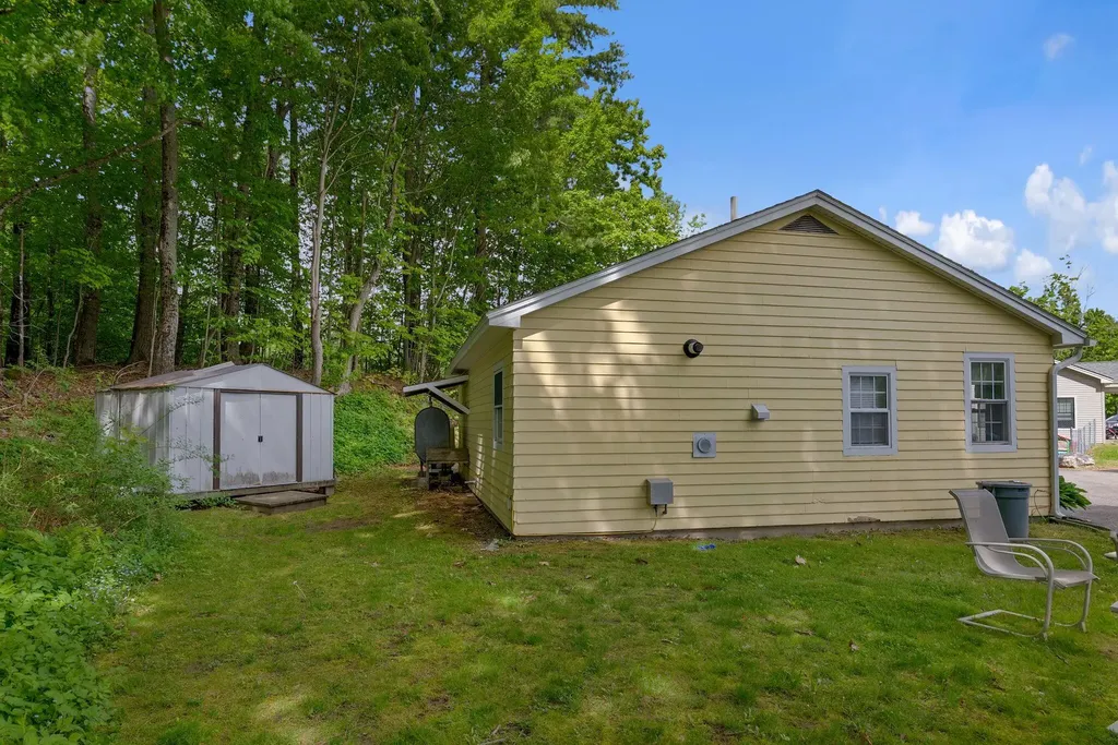 664 Maine Avenue Farmingdale ME 04344