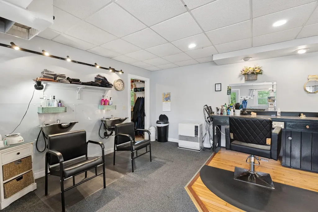 664 Maine Avenue Farmingdale ME 04344