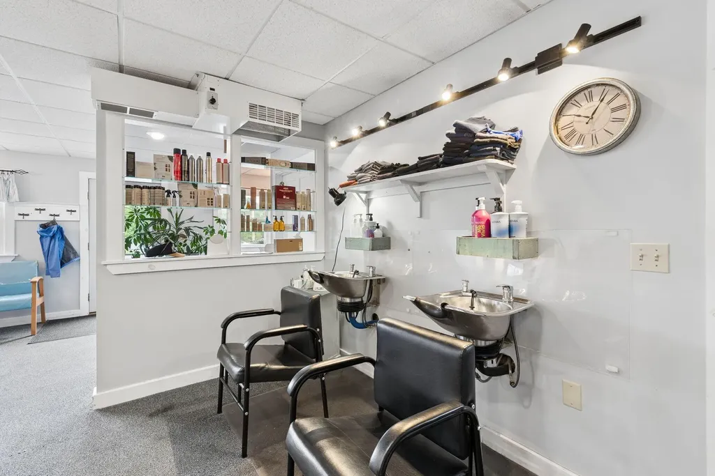 664 Maine Avenue Farmingdale ME 04344