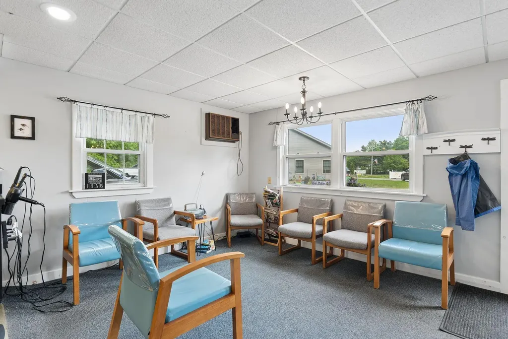 664 Maine Avenue Farmingdale ME 04344