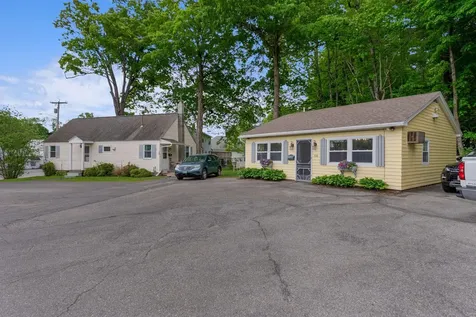 664 Maine Avenue Farmingdale ME 04344