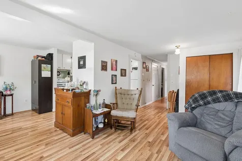 664 Maine Avenue Farmingdale ME 04344