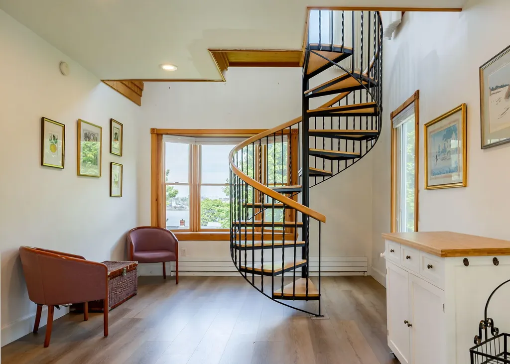 32 Clemons Street South Portland ME 04106