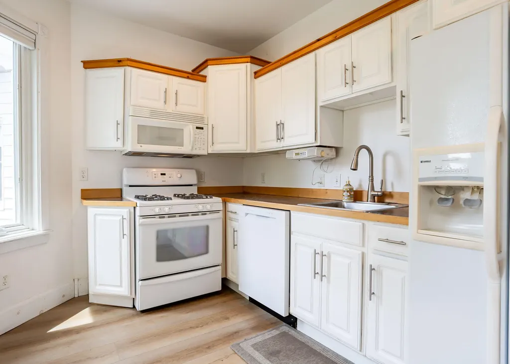 32 Clemons Street South Portland ME 04106