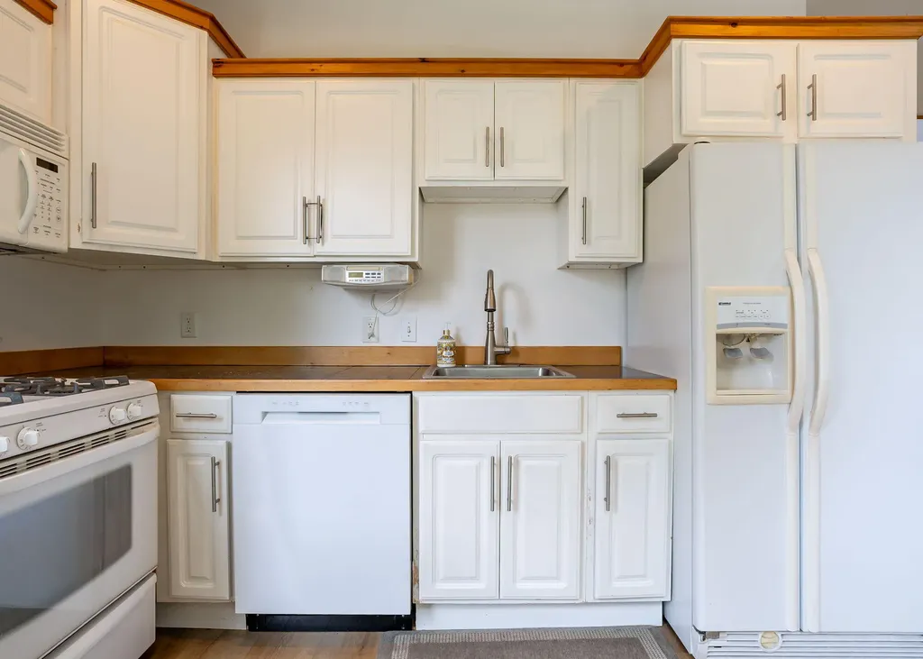 32 Clemons Street South Portland ME 04106