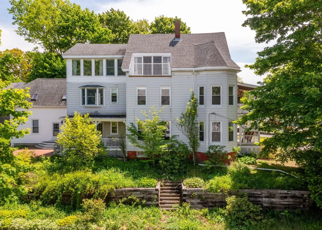 32 Clemons Street South Portland ME 04106