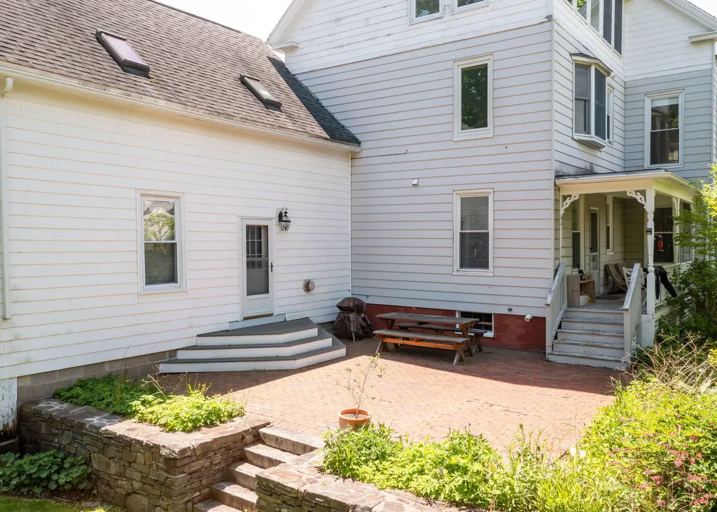 32 Clemons Street South Portland ME 04106