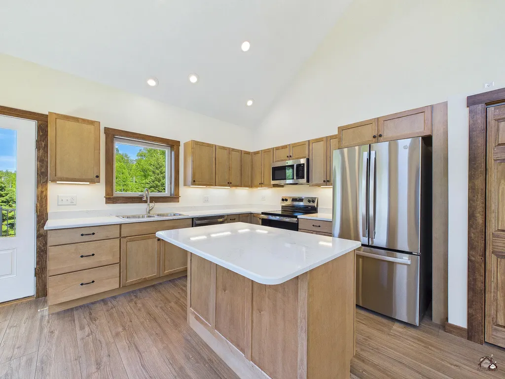 4046 Rockwood Road Rockwood T1 R1 Nbkp ME 04478