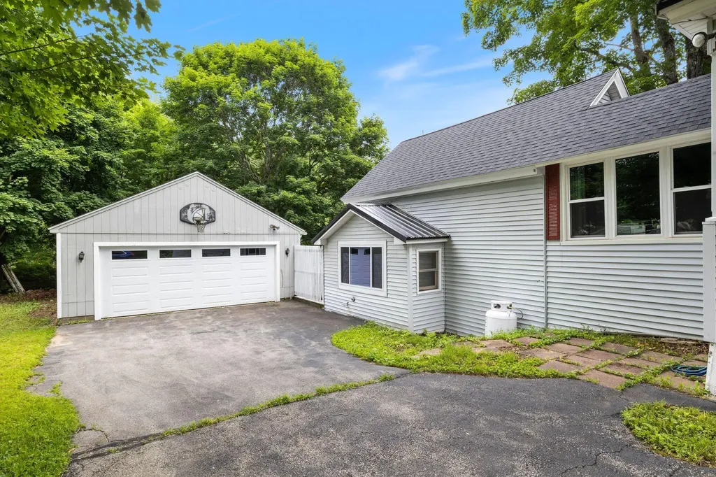 10 Varney Street Lebanon ME 04027