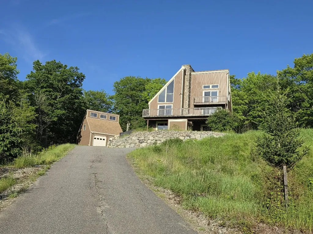 40 Skyline Drive Holden ME 04429