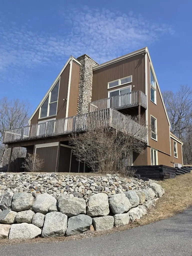 40 Skyline Drive Holden ME 04429