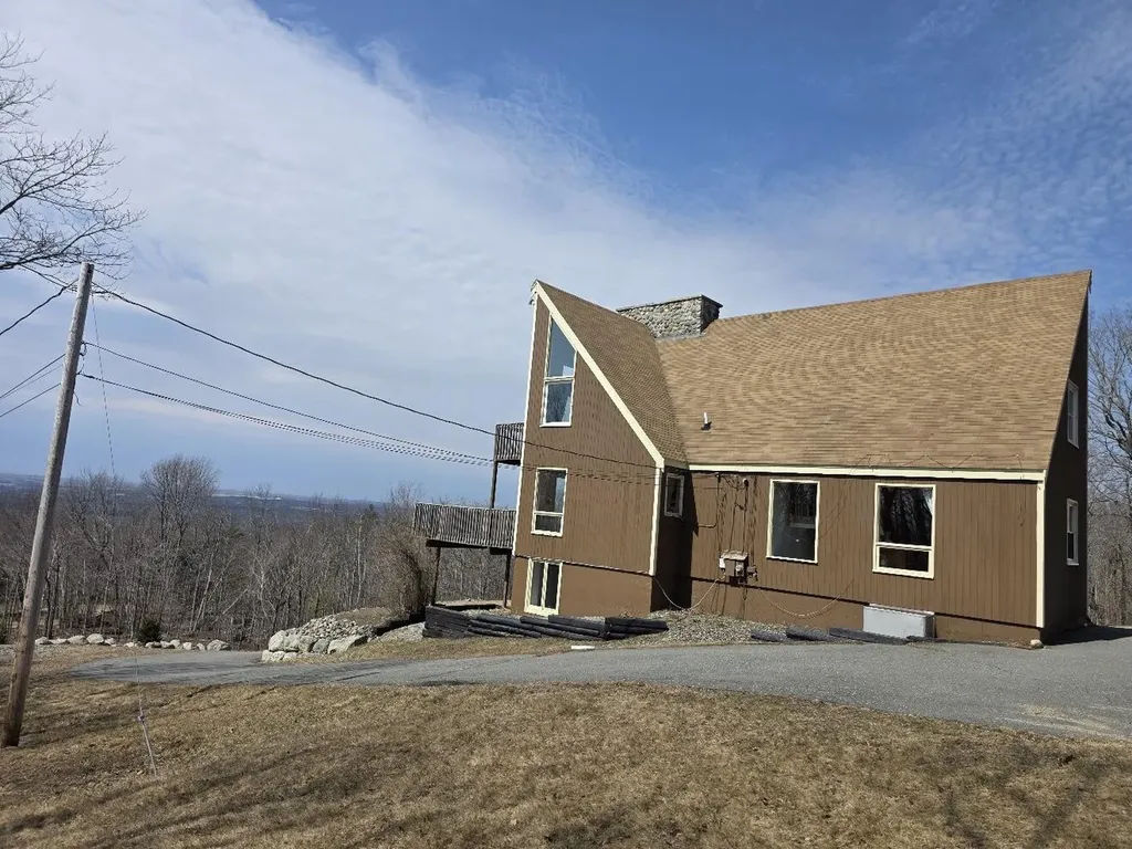 40 Skyline Drive Holden ME 04429