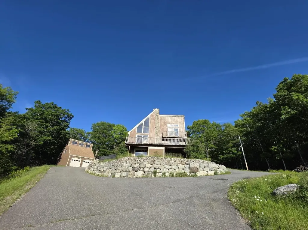 40 Skyline Drive Holden ME 04429