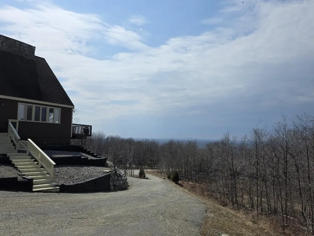 40 Skyline Drive Holden ME 04429