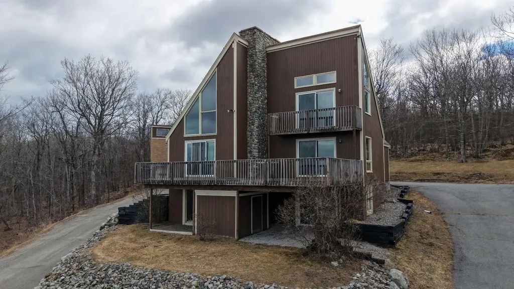40 Skyline Drive Holden ME 04429