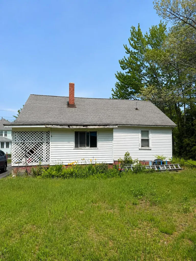 176 Bowdoin Street Millinocket ME 04462