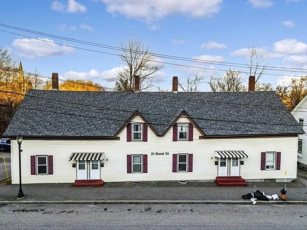 21 Bond Street Augusta ME 04330
