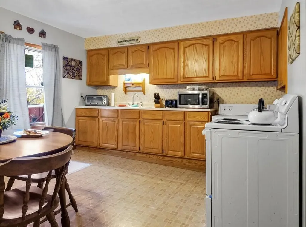 21 Bond Street Augusta ME 04330