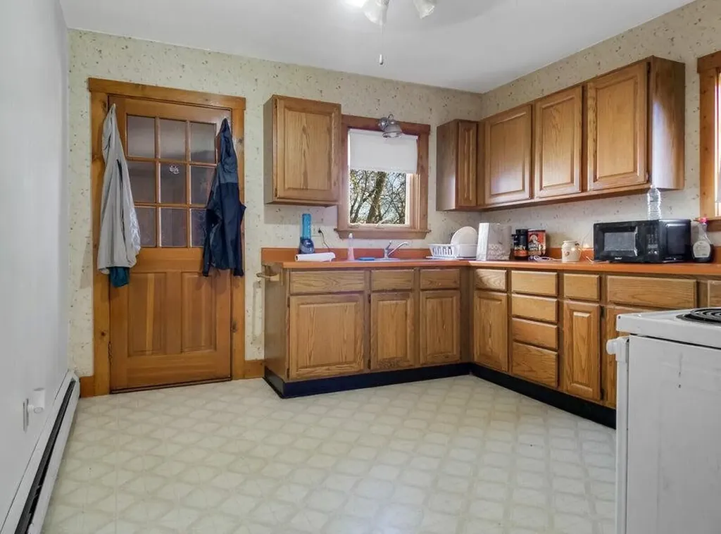 21 Bond Street Augusta ME 04330