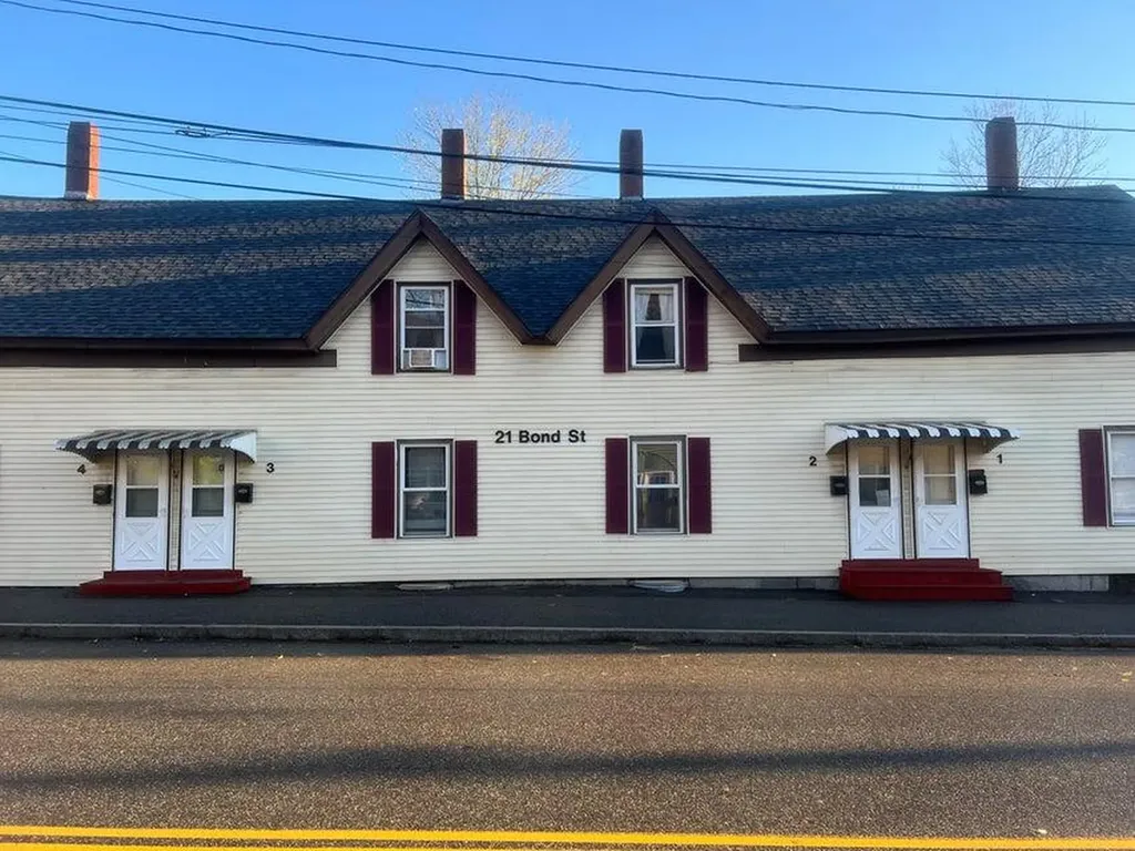 21 Bond Street Augusta ME 04330