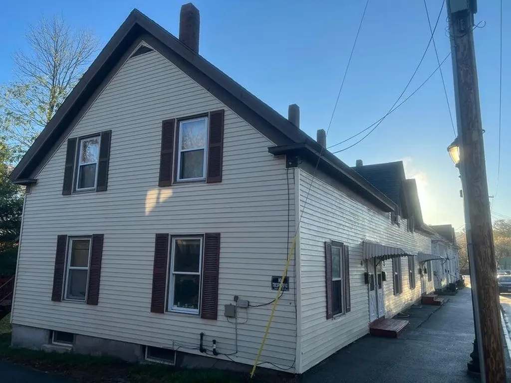 21 Bond Street Augusta ME 04330