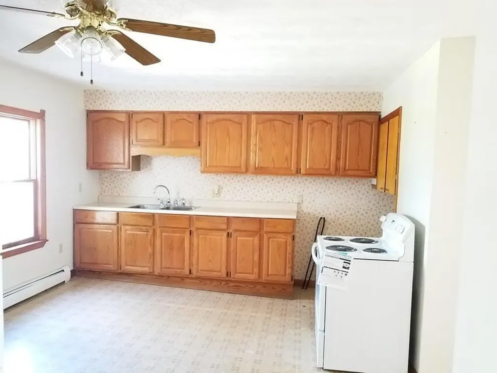 21 Bond Street Augusta ME 04330