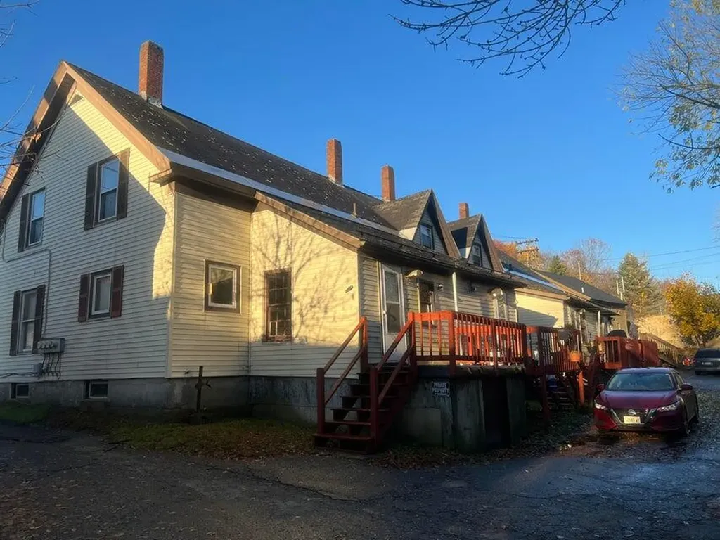 21 Bond Street Augusta ME 04330