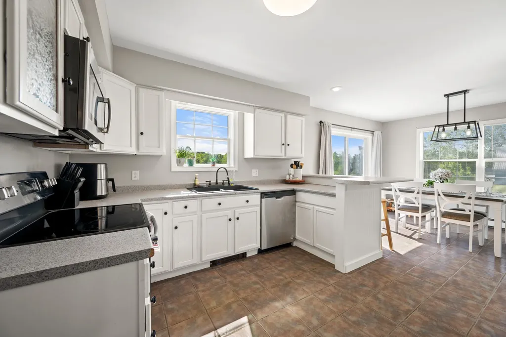 4 Maefield Lane Hudson ME 04449