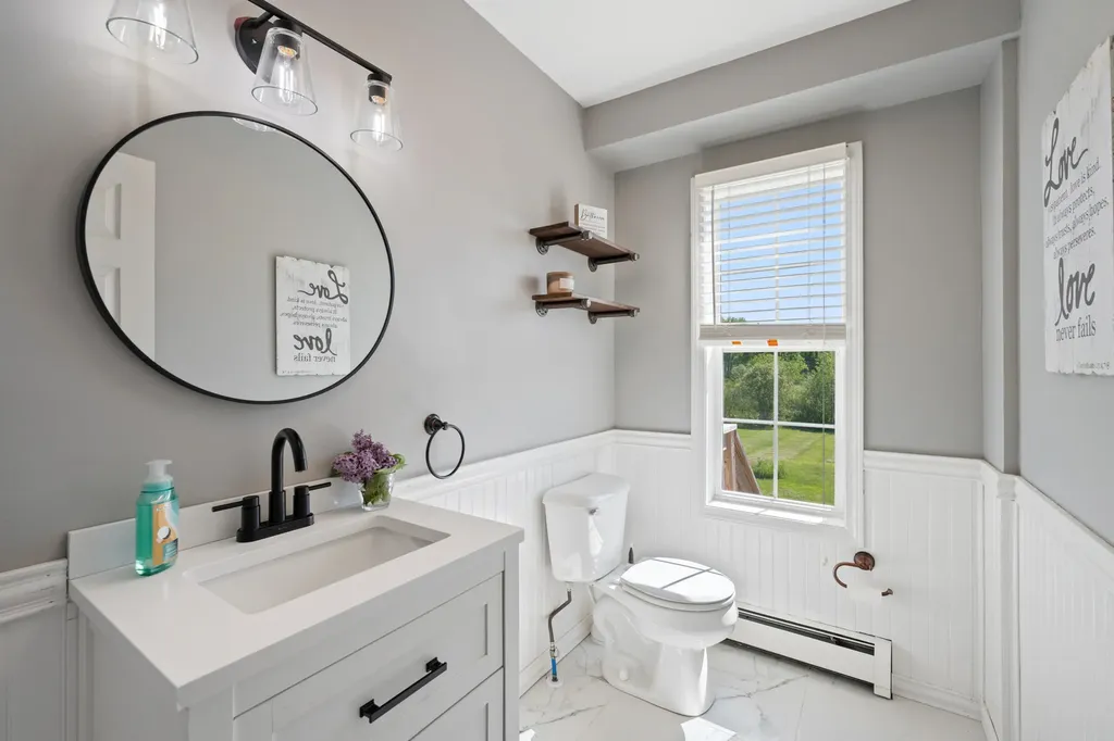 4 Maefield Lane Hudson ME 04449